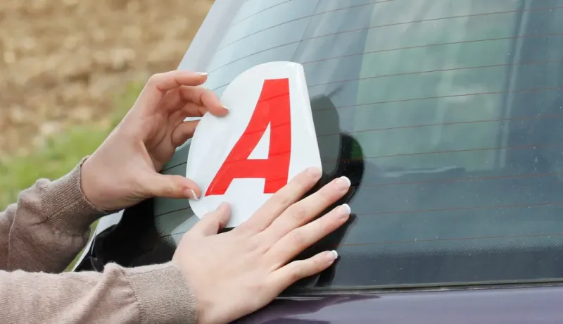 Idées cadeaux sécurité à offrir à un jeune conducteur qui vient d'obtenir son permis.
